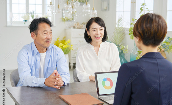 笑顔での相談風景